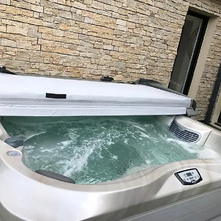 Appartement Giens, Superb High-end With Jacuzzi Hyères